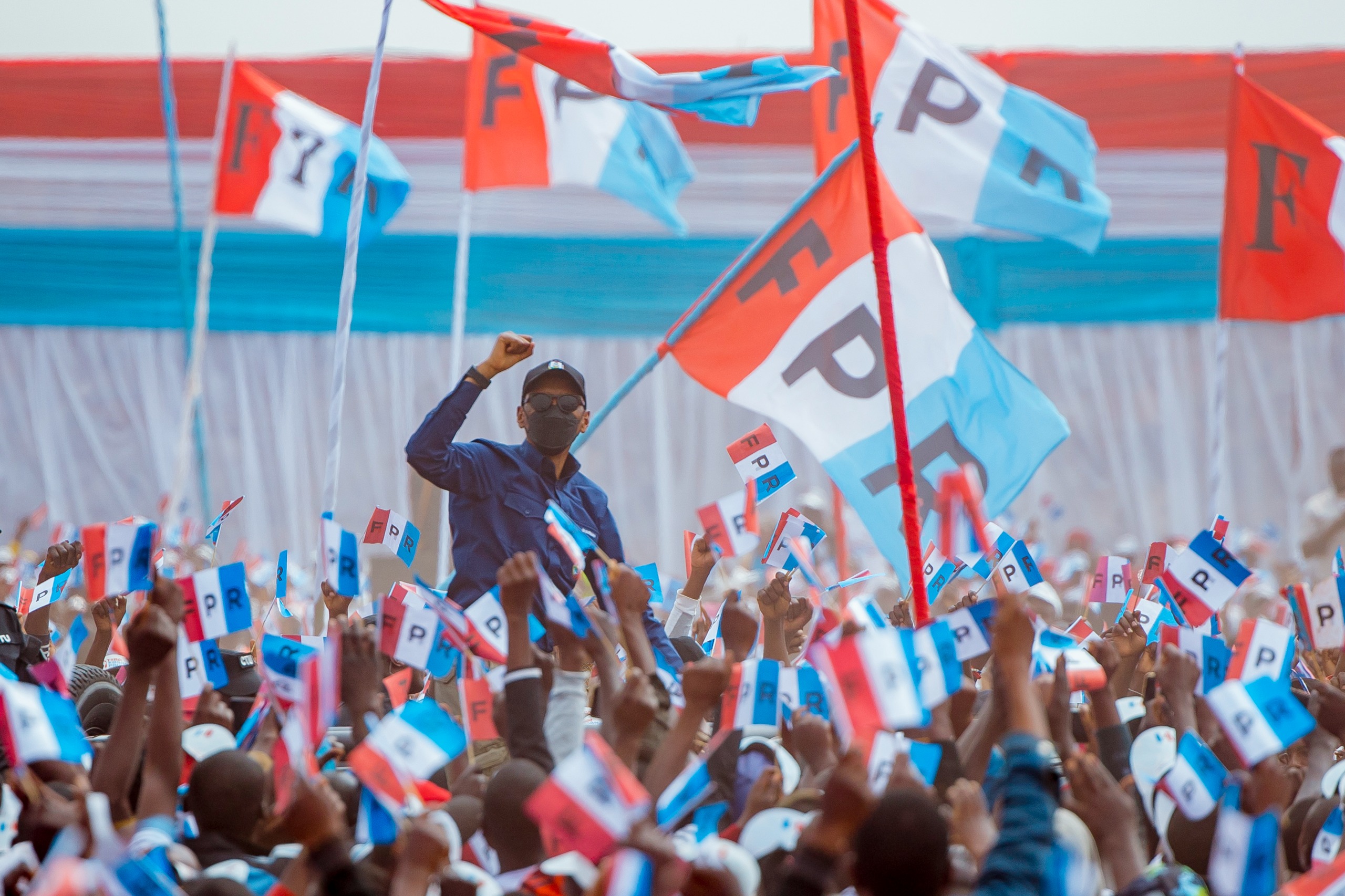 Kwiyubaka bihera ku mutekano – Kagame