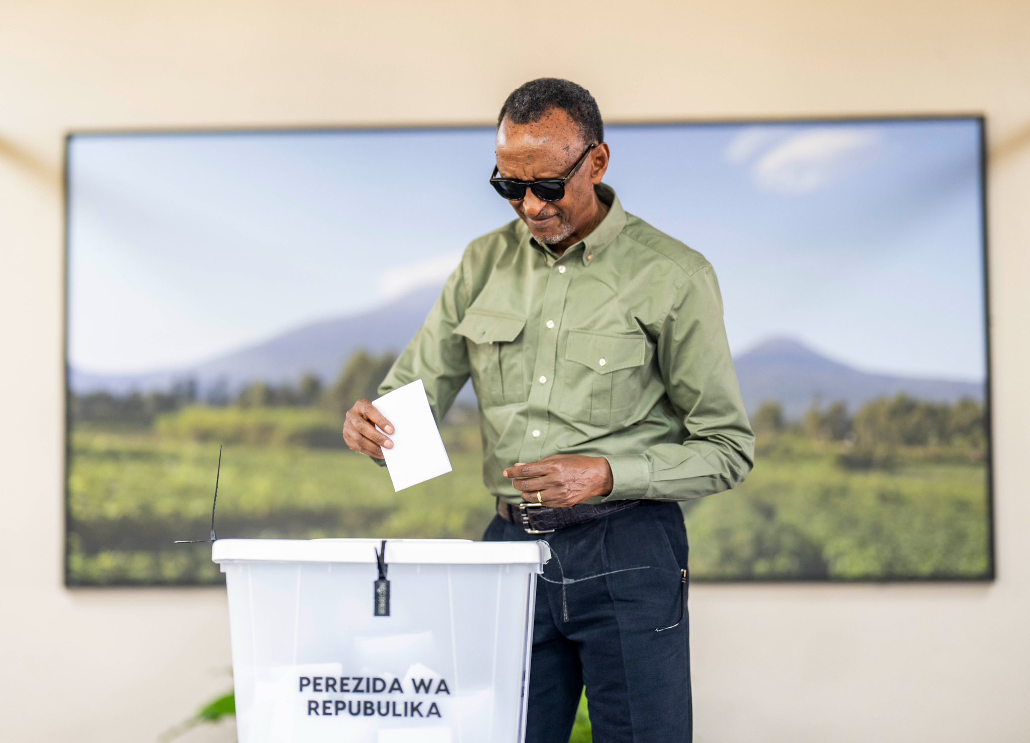 Paul Kagame n’Umuryango we batoye