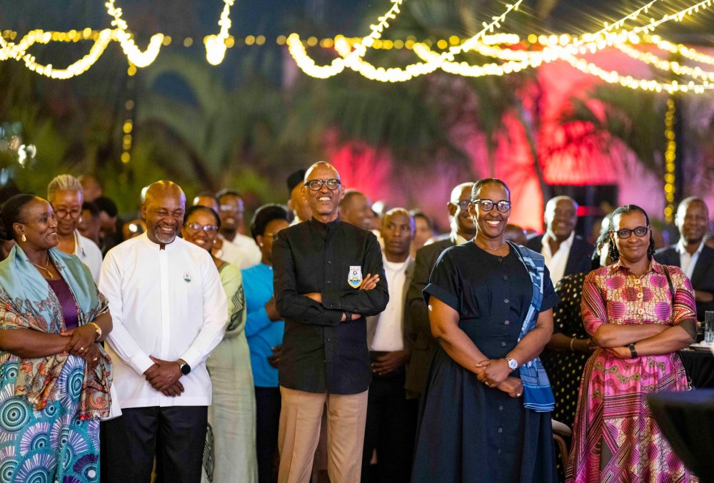 Perezida Kagame yavuze ko u Rwanda ruhendahenda n’abanzi barwo kugira ngo bakorane neza