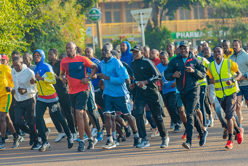 Umujyi wa Kigali uvuga ko inzego z’ubuzima zigira inama abanyamugi kugenda n’amaguru